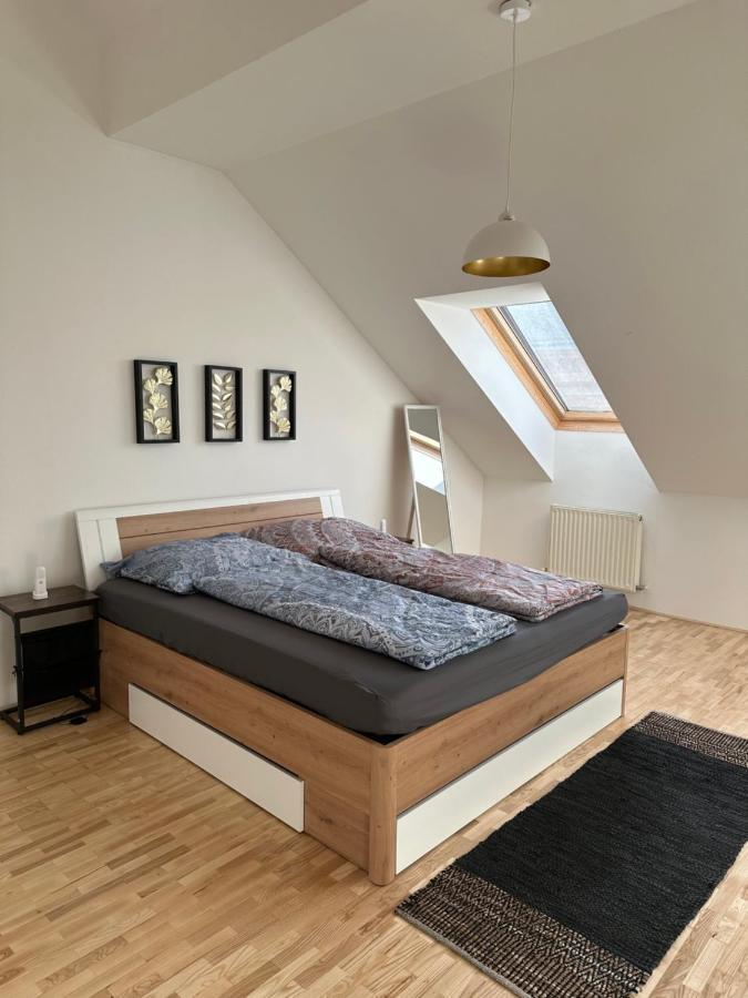 Klimatisiertes Dachgeschoss City Apartment In Zentrum Wiens Buitenkant foto