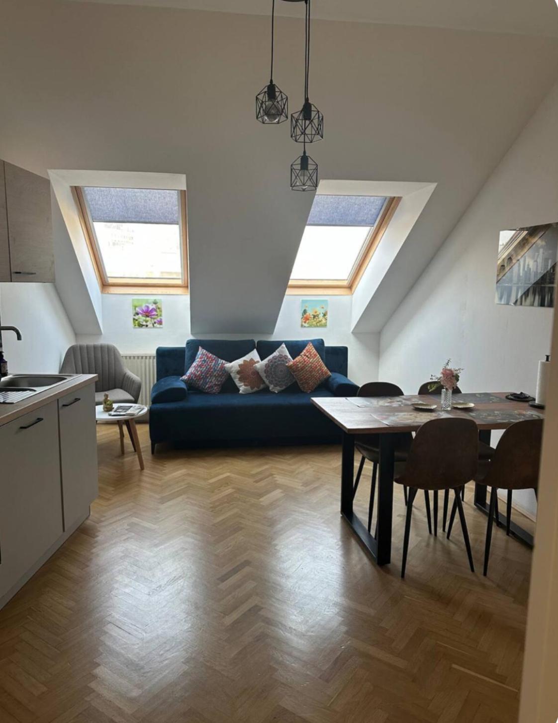 Klimatisiertes Dachgeschoss City Apartment In Zentrum Wiens Buitenkant foto