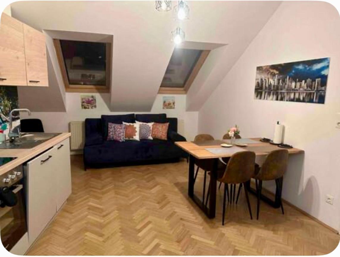 Klimatisiertes Dachgeschoss City Apartment In Zentrum Wiens Buitenkant foto